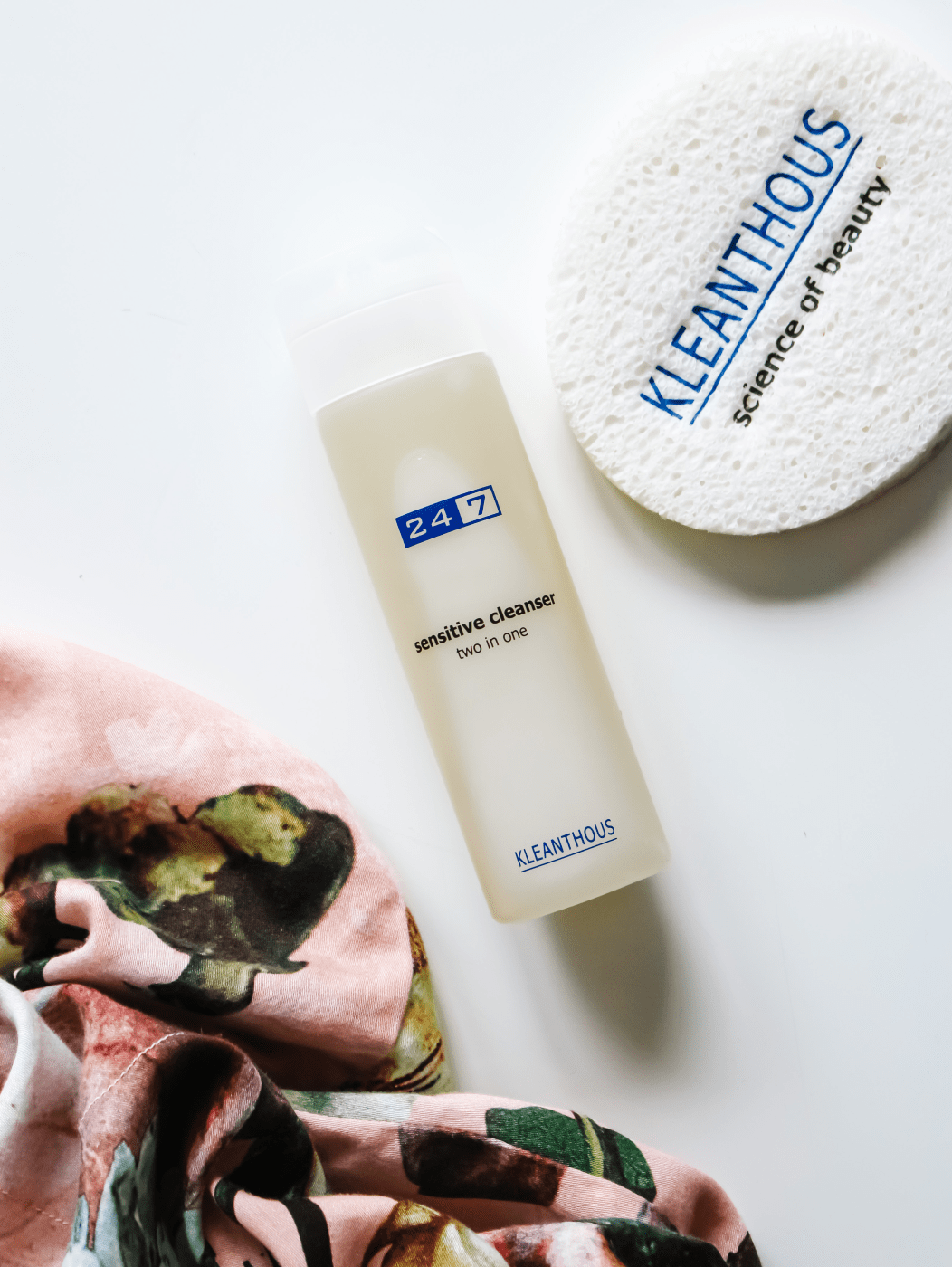 24/7 sensitive cleanser 2 in 1 200 ml